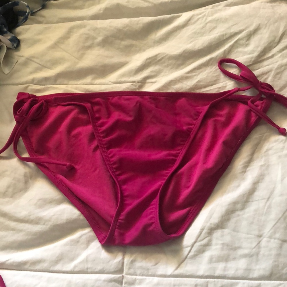 Pink bikini! - Picture 4 of 5
